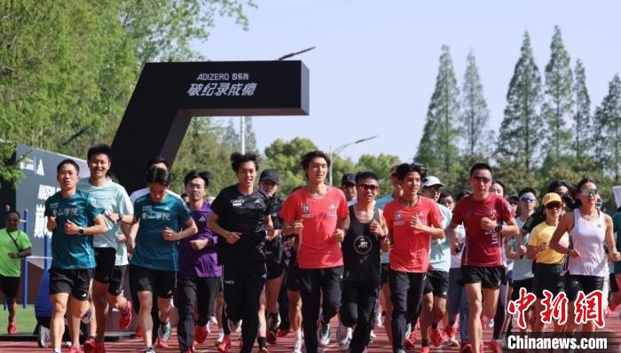 2025上海半马首次按白金标标准办赛 外籍选手创历