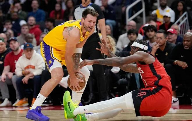 东契奇砍40+10助 詹姆斯爆发湖人客场力克火箭