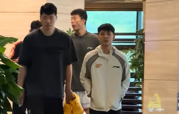 广东队遭上海队篮板碾压 全队大比分失利徐杰情