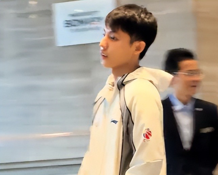 广东队遭上海队篮板碾压 全队大比分失利徐杰情