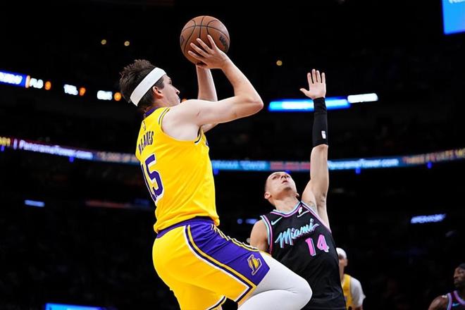 湖人8连胜击败热火 里夫斯状态起伏引关注