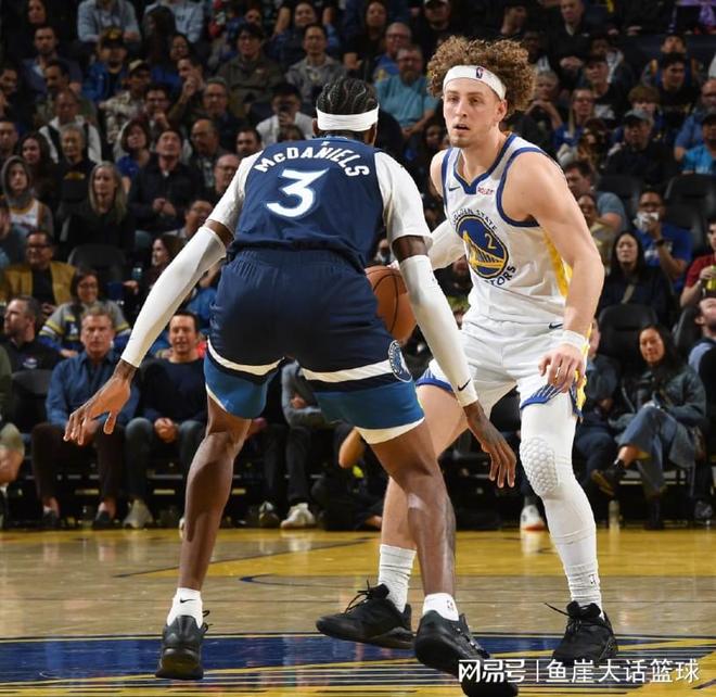 爱德华兹42分率队大胜勇士 科尔叹伤病困扰勇士