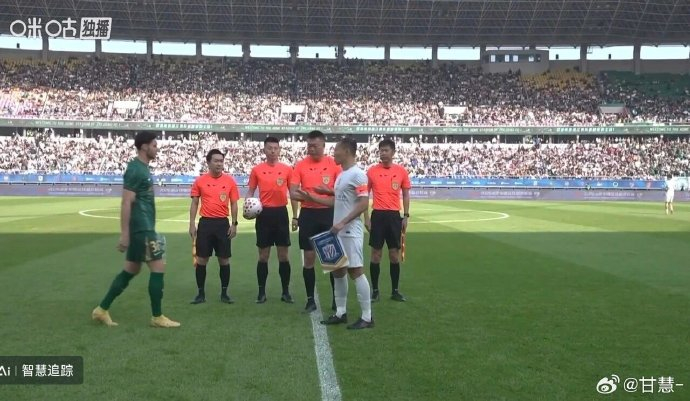 申花浙江队裁判组争议判罚尺度不一引热议