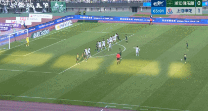 申花浙江队裁判组争议判罚尺度不一引热议