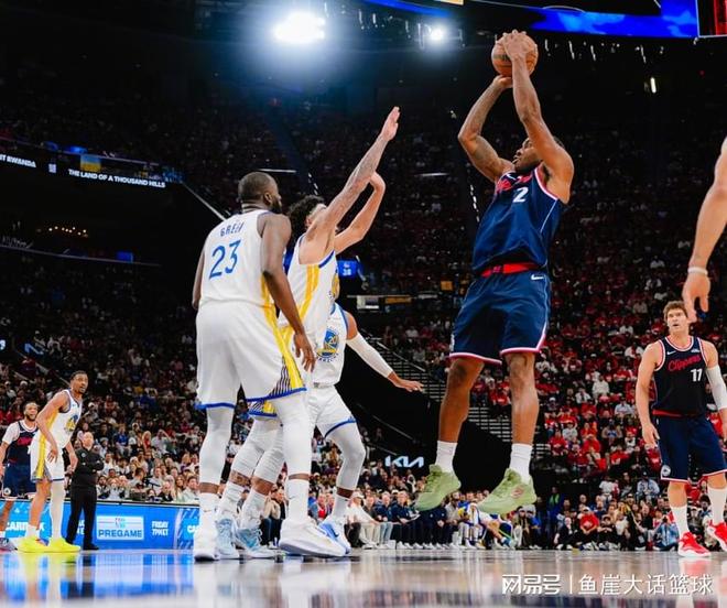 勇士逆转快船，库里关键三分助球队险胜