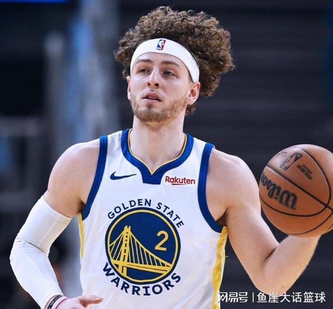 勇士逆转快船，库里关键三分助球队险胜