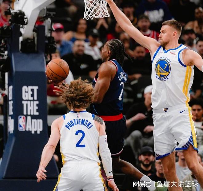 勇士逆转快船，库里关键三分助球队险胜